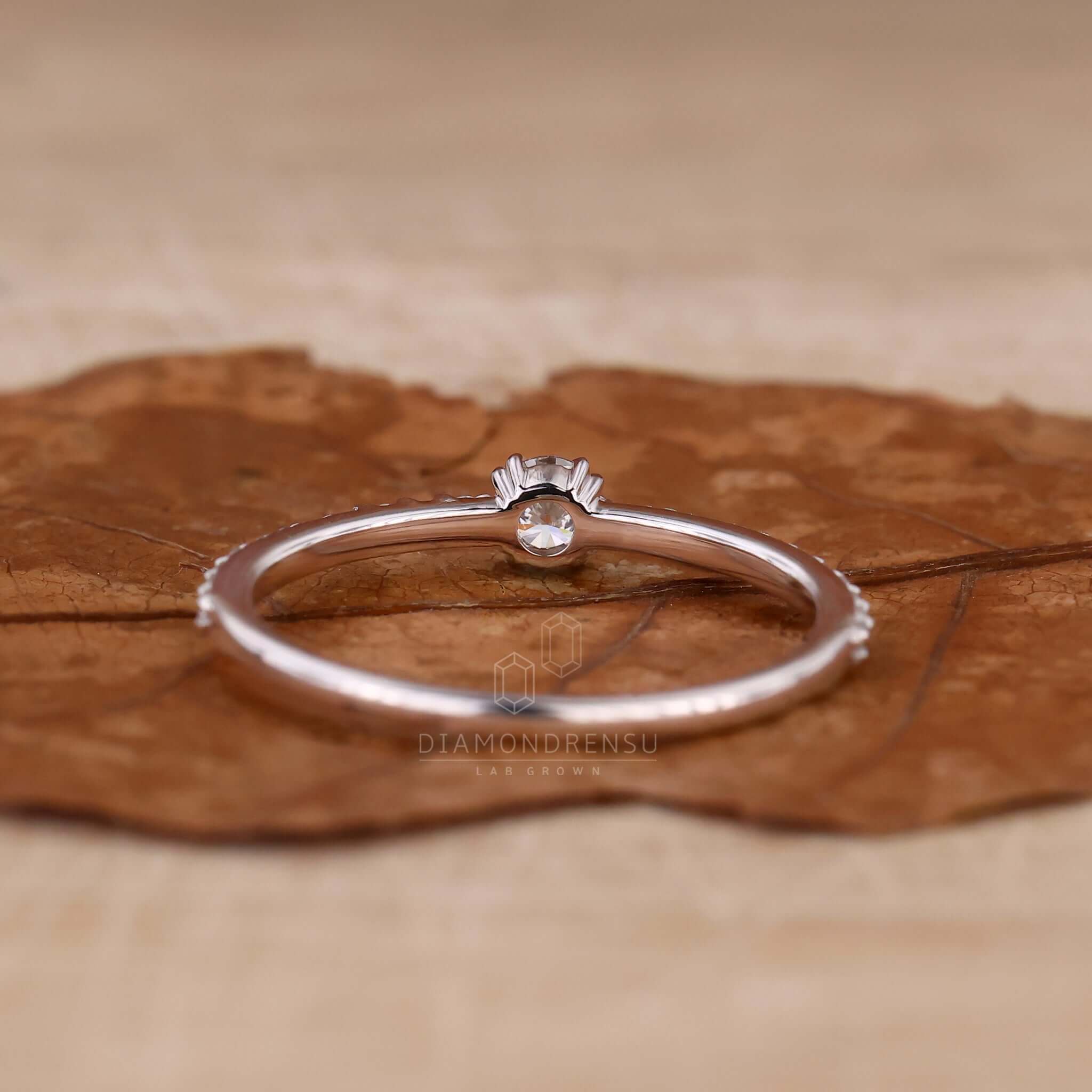 Buy Minimalist Round Diamond Engagement Ring Online